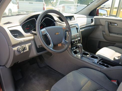 Used 2017 Chevrolet Traverse LT w/ Traveler's Package FWD image 11