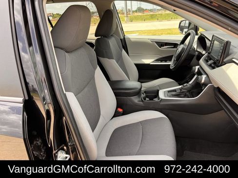 Used 2020 Toyota RAV4 XLE FWD image 25