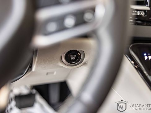 Used 2022 Chrysler Pacifica Touring-L image 29