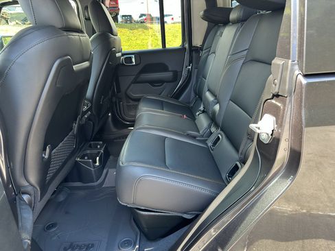 New 2025 Jeep Gladiator Sport image 20