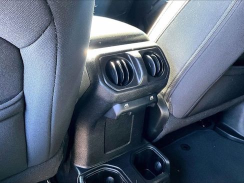 Used 2018 Jeep Wrangler Unlimited Sport S image 33