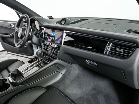 New 2026 Porsche Macan Electric AWD/4WD image 25