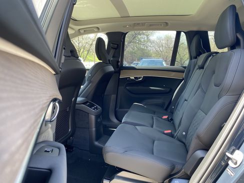 New 2026 Volvo XC90 T8 Plus w/ Protection Package Premier AWD/4WD image 11