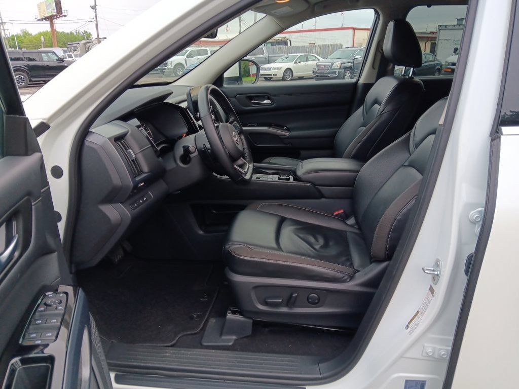 Used 2023 Nissan Pathfinder SL AWD/4WD image 31