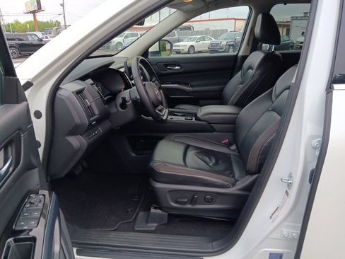 Used 2023 Nissan Pathfinder SL AWD/4WD image 31
