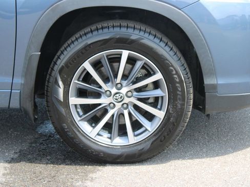 Used 2018 Toyota Highlander XLE AWD/4WD image 12