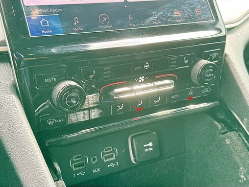 Used 2022 Jeep Grand Cherokee L Limited RWD image 19