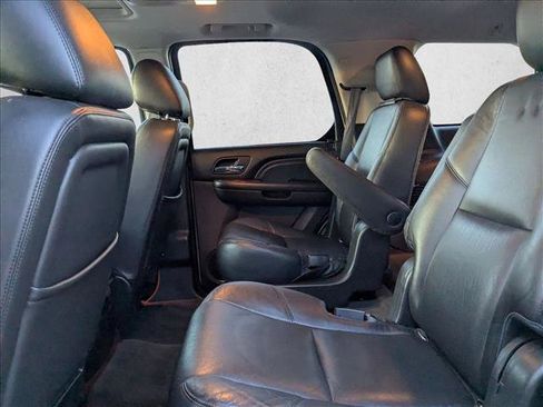 Used 2013 Cadillac Escalade Luxury image 21