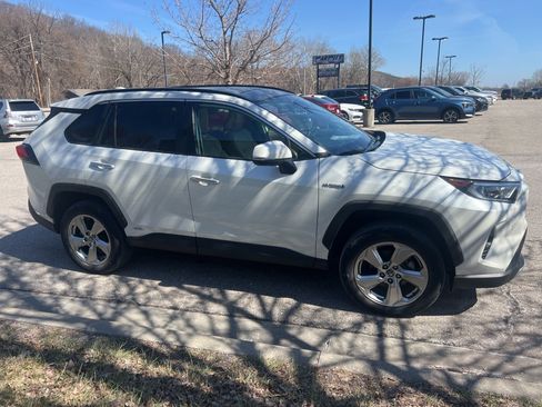 Used 2021 Toyota RAV4 Limited AWD/4WD image 4