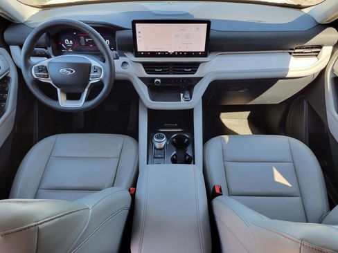 Certified 2025 Ford Explorer Active w/ Active Comfort Package image 18