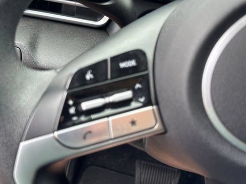 Used 2025 Hyundai Elantra SE FWD image 18
