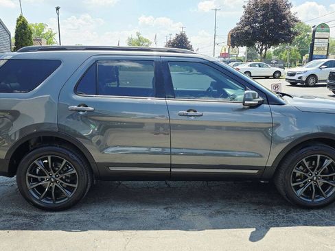 Used 2018 Ford Explorer XLT w/ XLT Appearance Package AWD/4WD image 7