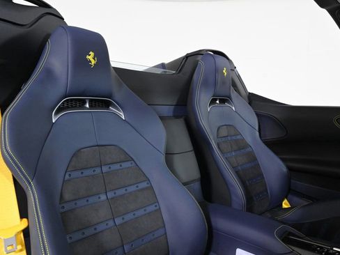 Used 2022 Ferrari SF90 Spider image 19