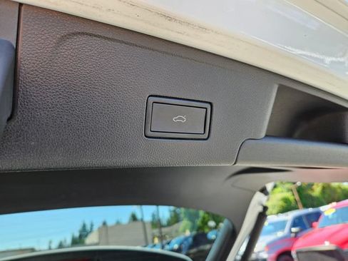 Used 2021 Volkswagen Atlas Cross Sport SE w/ Panoramic Sunroof Package FWD image 16