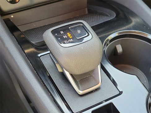 Used 2025 Nissan Rogue SV image 27