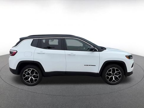 Used 2025 Jeep Compass Limited AWD/4WD image 16
