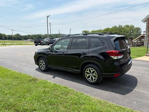 Used 2021 Subaru Forester Premium AWD/4WD image 25