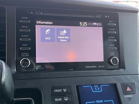 Used 2020 Toyota Sienna LE image 44