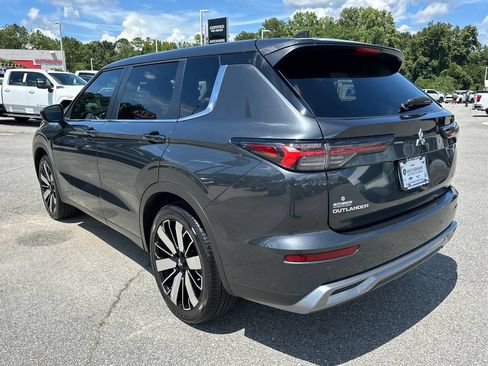 Used 2025 Mitsubishi Outlander SE FWD image 5