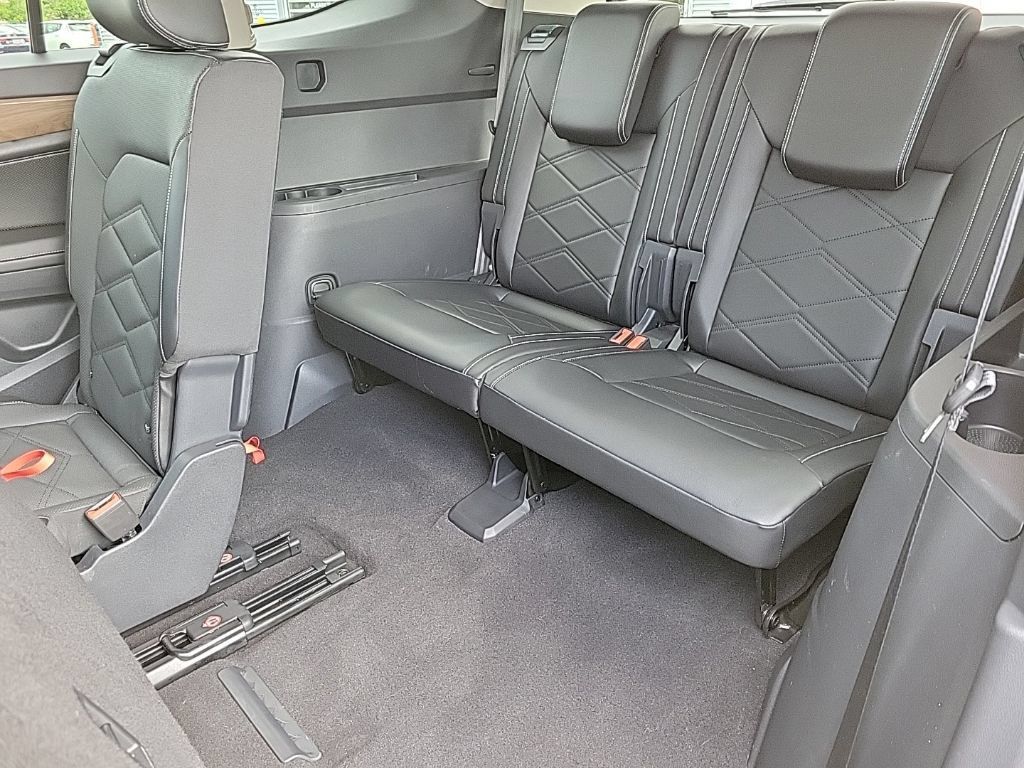 Used 2024 Volkswagen Atlas SE FWD image 14