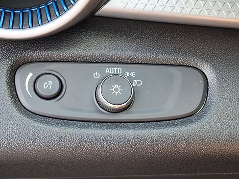 Used 2025 Chevrolet Trax LS image 26