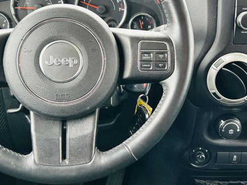 Used 2016 Jeep Wrangler Unlimited Sahara w/ Max Tow Package AWD/4WD image 10