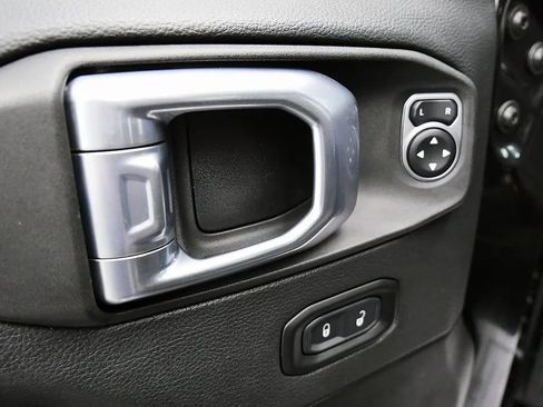 Used 2021 Jeep Wrangler Unlimited Sahara image 14