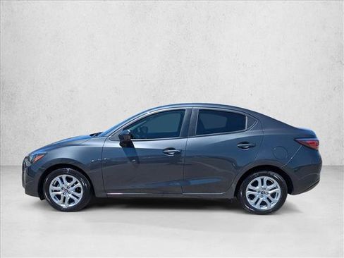 Used 2018 Toyota Yaris iA FWD image 9