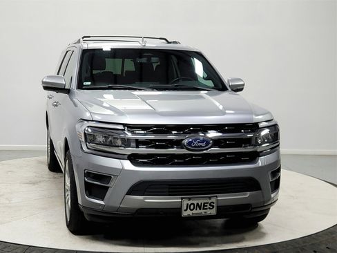 Used 2024 Ford Expedition Limited image 2