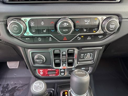 New 2025 Jeep Gladiator Rubicon image 42