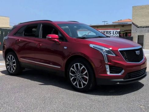 Certified 2024 Cadillac XT5 Sportv w/ Technology Package AWD/4WD image 3