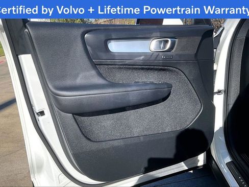 Used 2020 Volvo XC40 T5 Momentum w/ Protection Package Premier image 24