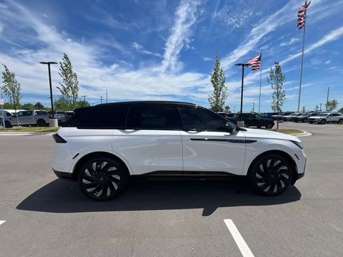 Used 2024 Lincoln Nautilus Reserve w/ Equipment Group 202A AWD/4WD image 4