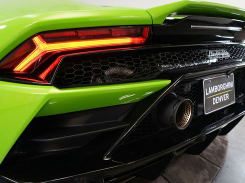 Used 2024 Lamborghini Huracan EVO image 12