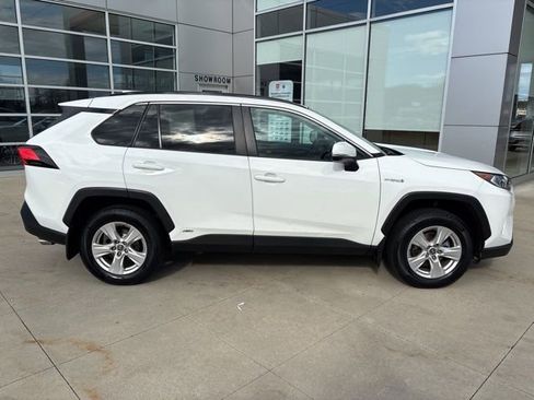 Used 2021 Toyota RAV4 XLE w/ Convenience Package AWD/4WD image 8