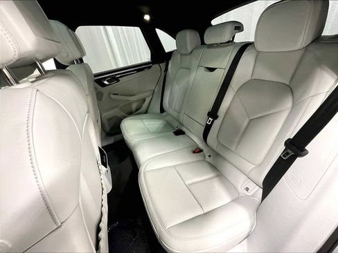 New 2026 Porsche Macan image 25