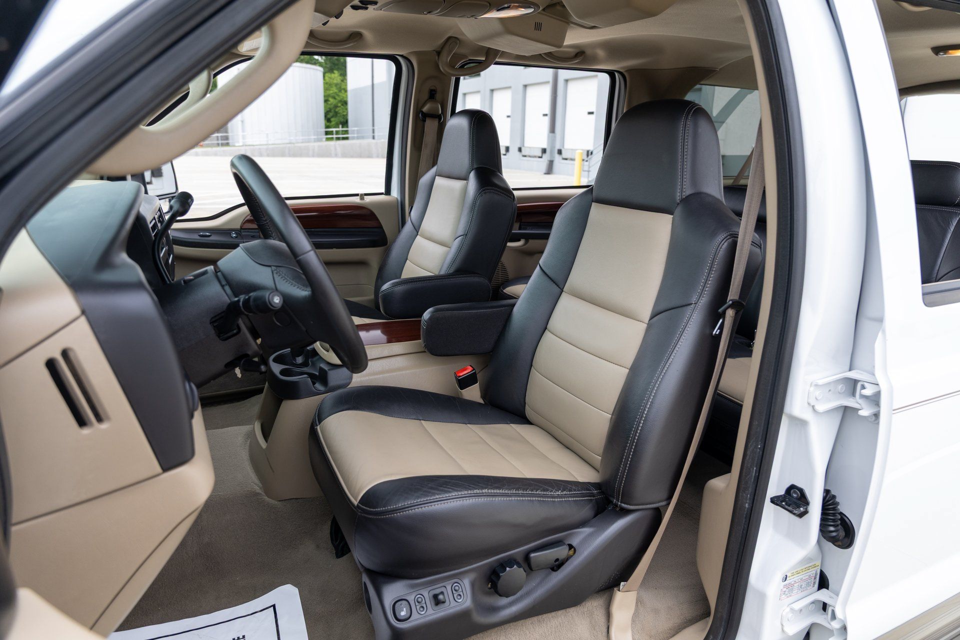 Used 2005 Ford Excursion Eddie Bauer AWD/4WD image 23