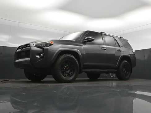 Used 2021 Toyota 4Runner SR5 Premium w/ Moonroof Package RWD image 38