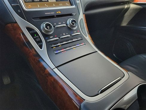 Used 2018 Lincoln MKX Reserve image 25