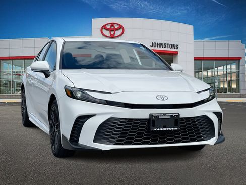 Used 2026 Toyota Camry SE AWD/4WD image 1