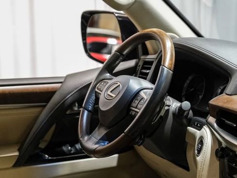 Used 2018 Lexus LX 570 4WD w/ Luxury Package image 18