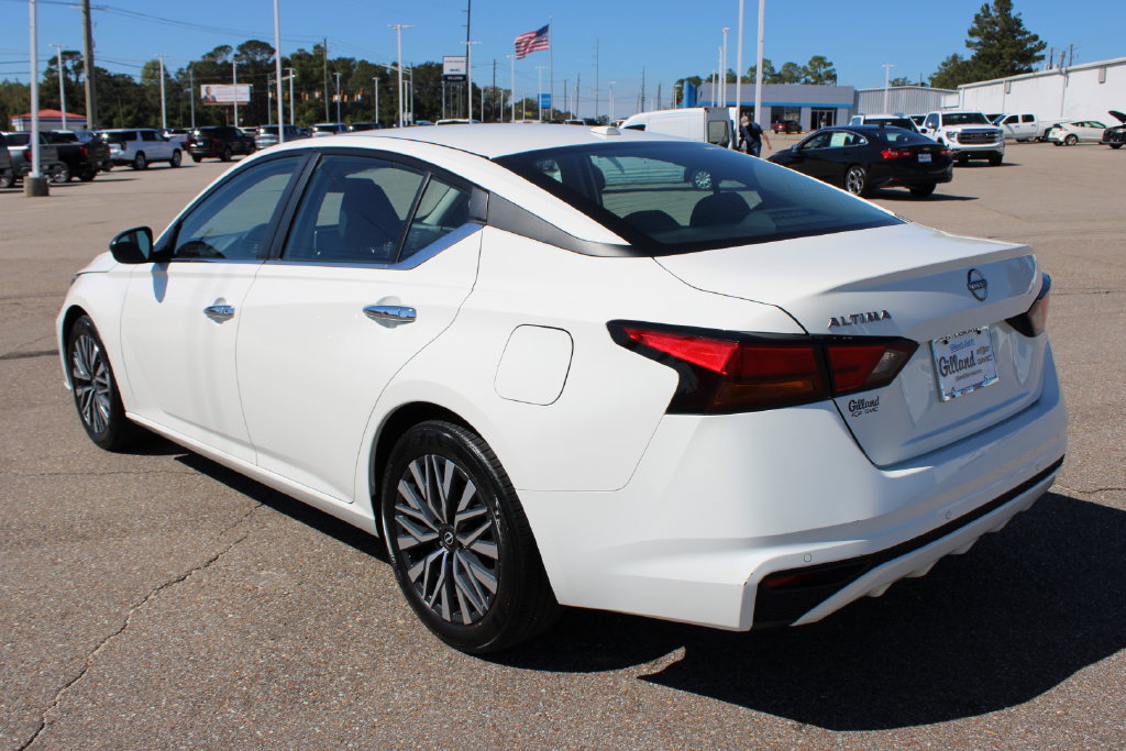 Used 2025 Nissan Altima 2.5 SV FWD image 7