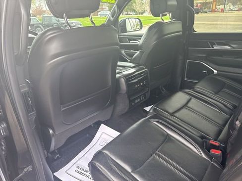 Certified 2024 Jeep Wagoneer 4WD image 32