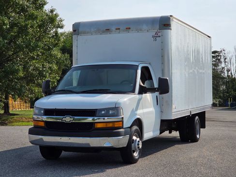 Used 2014 Chevrolet Express 3500 Extended RWD image 26