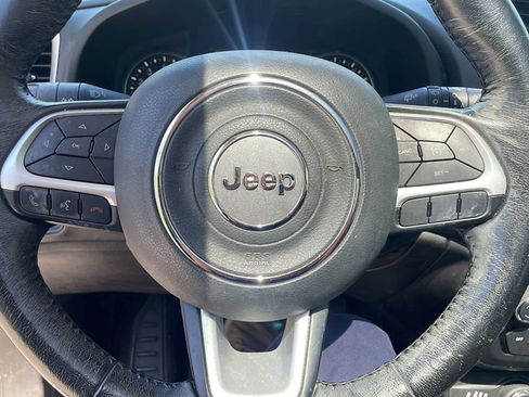 Used 2018 Jeep Renegade Latitude w/ Advanced Technology Group AWD/4WD image 14