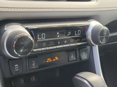 Used 2023 Toyota RAV4 XLE Premium image 29