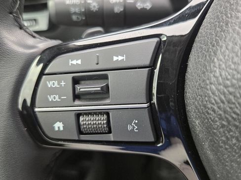 Certified 2025 Honda Pilot Touring image 27