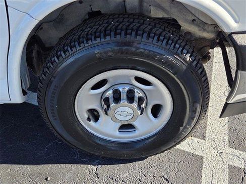 Used 2017 Chevrolet Express 3500 LT w/ LT Preferred Equipment Group image 15