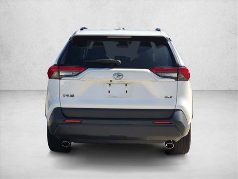 Used 2019 Toyota RAV4 XLE Premium w/ Cold Weather Package FWD image 6
