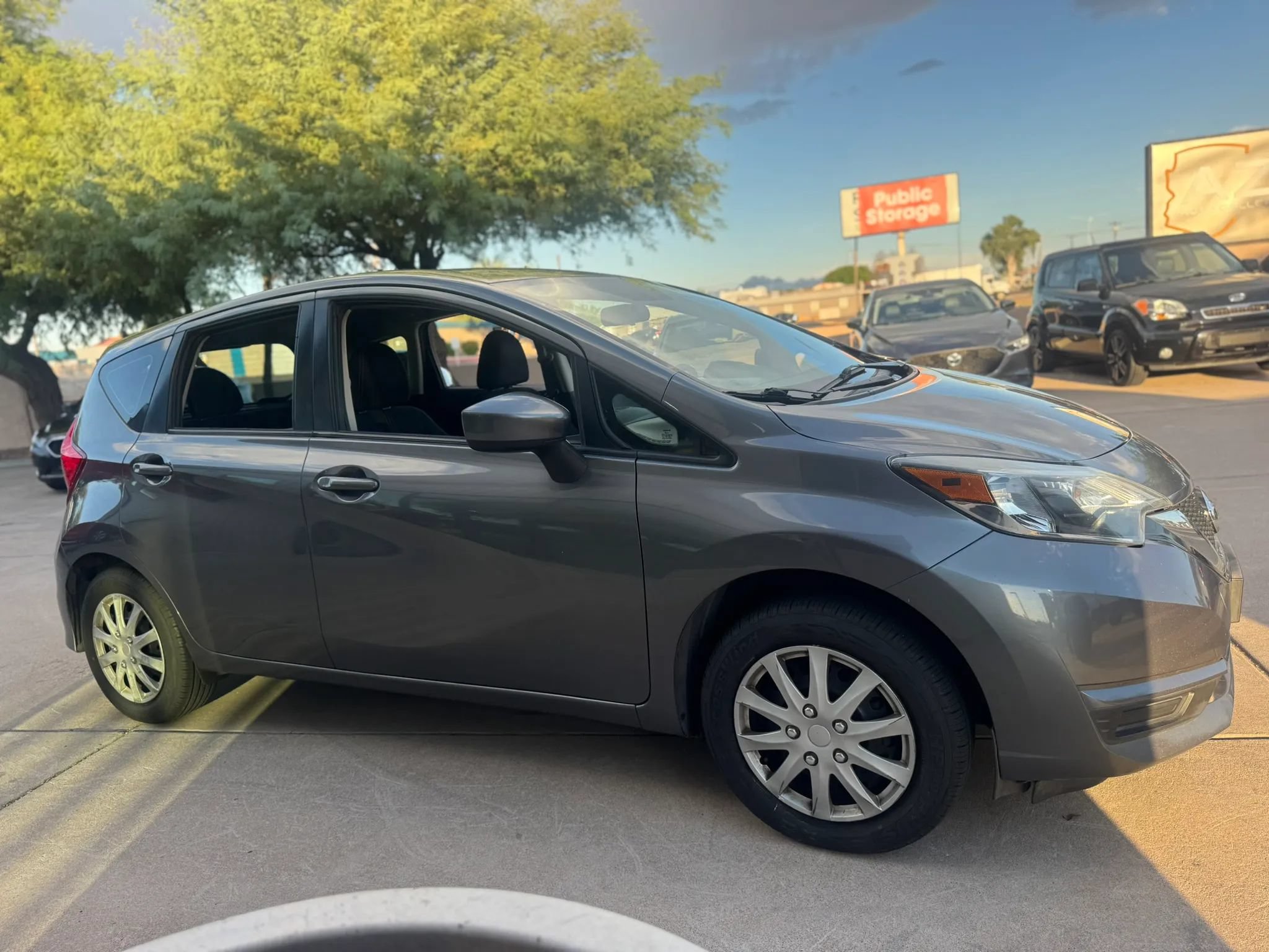 Used 2018 Nissan Versa Note SV FWD image 4